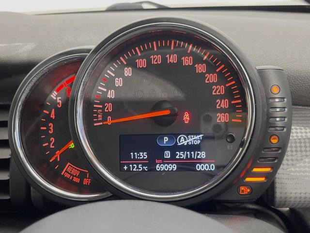 ＭＩＮＩ クーパーＤ　５ドア　ペッパーＰＫＧ　タイムレススタイル　ＬＥＤヘッドランプ／ＬＥＤフォグランプ　純正ナビ　Ｂｌｕｅｔｏｏｔｈ接続　コンフォートアクセス　純正１６インチ１４本スポークＡＷ　オートライト　ＥＴＣ車載機（33枚目）