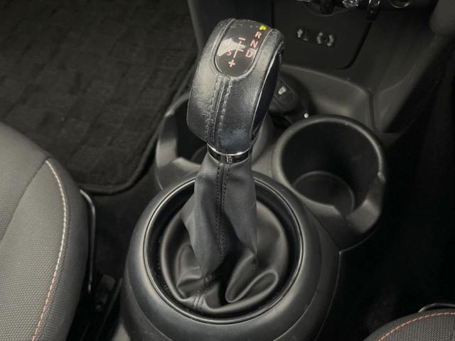 ＭＩＮＩ クーパーＤ　５ドア　ペッパーＰＫＧ　タイムレススタイル　ＬＥＤヘッドランプ／ＬＥＤフォグランプ　純正ナビ　Ｂｌｕｅｔｏｏｔｈ接続　コンフォートアクセス　純正１６インチ１４本スポークＡＷ　オートライト　ＥＴＣ車載機（37枚目）