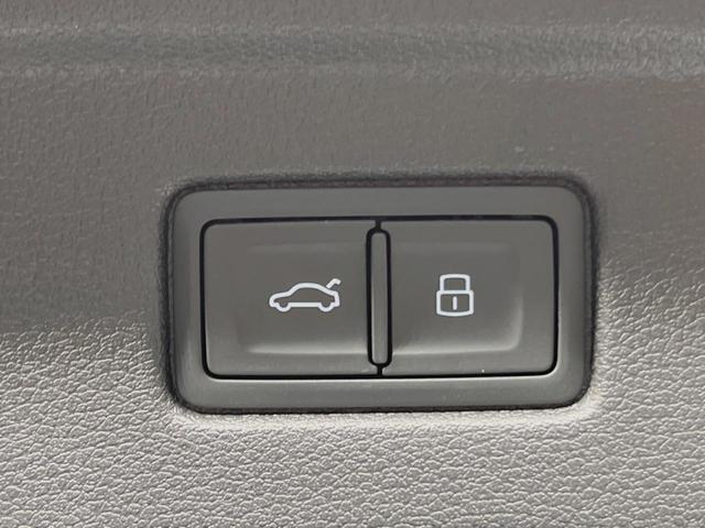 Ａ５スポーツバック ２．０ＴＦＳＩクワトロ　スポーツ　マトリクスＬＥＤヘッドランプＰＫＧ　純正ナビ　ＴＶ　バックカメラ　アクティブクルーズ　衝突軽減　バーチャルコックピット　電動リアゲート　レザーシート　ＥＴＣ　パワーシート　シートヒーター　スマートキー（8枚目）