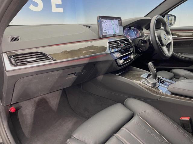 ５シリーズ ５２３ｄ　ｘＤｒｉｖｅＭスポーツエディションジョイ＋　パーキングアシストプラス／ドライビングアシスト　アダプティブクルーズ　純正ナビ　ＴＶ　３６０度カメラ　レザーシート　パワーシート　シートヒーター　電動リアゲート　純正１９インチＡＷ　ＬＥＤヘッドライト（30枚目）