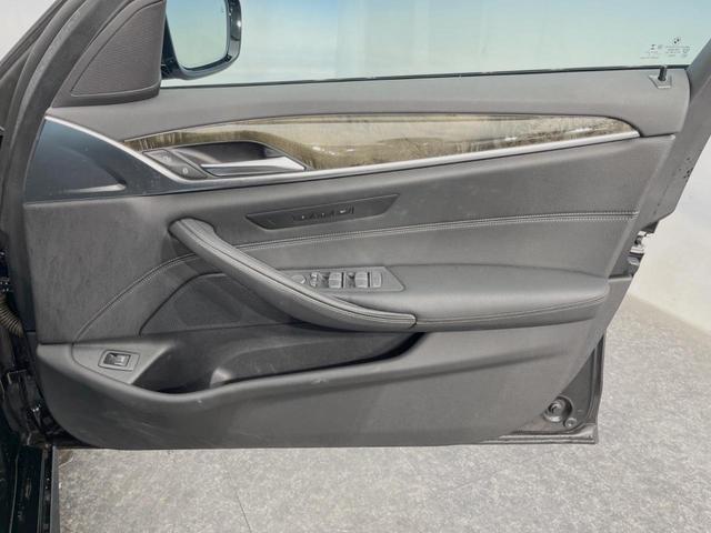 ５シリーズ ５２３ｄ　ｘＤｒｉｖｅＭスポーツエディションジョイ＋　パーキングアシストプラス／ドライビングアシスト　アダプティブクルーズ　純正ナビ　ＴＶ　３６０度カメラ　レザーシート　パワーシート　シートヒーター　電動リアゲート　純正１９インチＡＷ　ＬＥＤヘッドライト（32枚目）