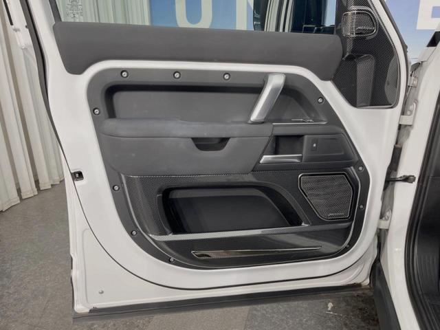 ディフェンダー １１０Ｓ　エアサスペンションパック　ＭＥＲＩＤＩＡＮサウンド　純正ナビ　３６０度カメラ　カープレイ／アンドロイドオート　アクティブクルーズ　衝突軽減ブレーキ　純正１９インチＡＷ　ＬＥＤヘッドライト　水陸両用（30枚目）