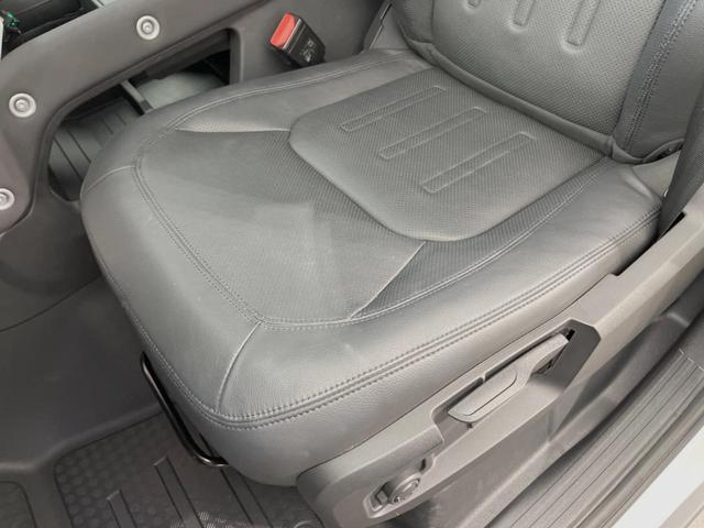 ディフェンダー １１０Ｓ　エアサスペンションパック　ＭＥＲＩＤＩＡＮサウンド　純正ナビ　３６０度カメラ　カープレイ／アンドロイドオート　アクティブクルーズ　衝突軽減ブレーキ　純正１９インチＡＷ　ＬＥＤヘッドライト　水陸両用（34枚目）
