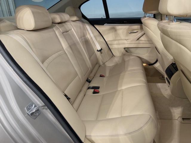 5シリーズ 523d ラグジュアリー アクティブクルーズコントロール 純正ナビ バックカメラ フルセグTV ベージュ革シート 前席シートヒーター/8WAYパワーシート コンフォートアクセス HIDヘッドランプ 18インチ15本スポークAW(11枚目)