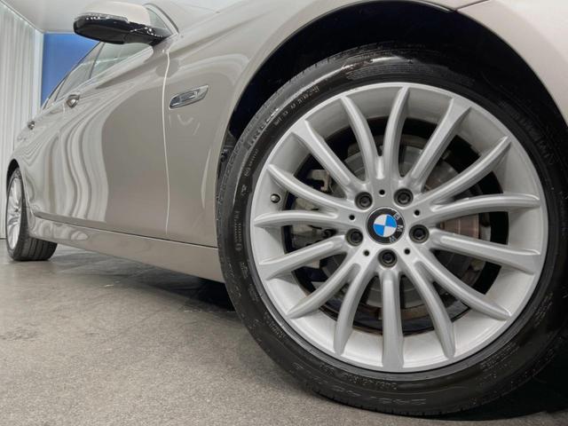 5シリーズ 523d ラグジュアリー アクティブクルーズコントロール 純正ナビ バックカメラ フルセグTV ベージュ革シート 前席シートヒーター/8WAYパワーシート コンフォートアクセス HIDヘッドランプ 18インチ15本スポークAW(13枚目)