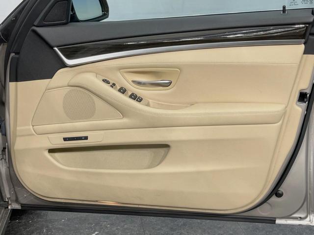 5シリーズ 523d ラグジュアリー アクティブクルーズコントロール 純正ナビ バックカメラ フルセグTV ベージュ革シート 前席シートヒーター/8WAYパワーシート コンフォートアクセス HIDヘッドランプ 18インチ15本スポークAW(31枚目)