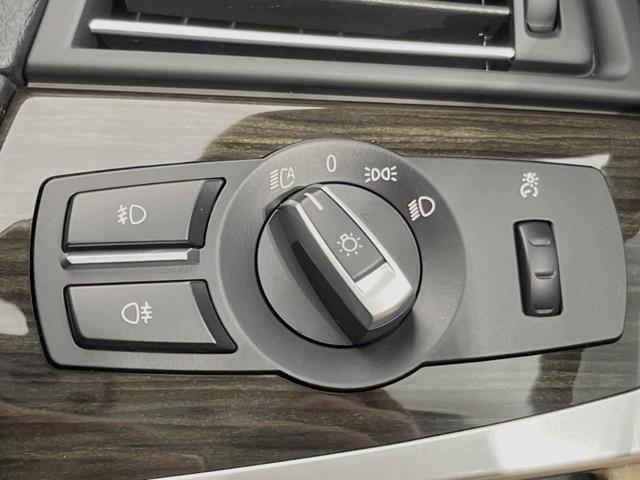 5シリーズ 523d ラグジュアリー アクティブクルーズコントロール 純正ナビ バックカメラ フルセグTV ベージュ革シート 前席シートヒーター/8WAYパワーシート コンフォートアクセス HIDヘッドランプ 18インチ15本スポークAW(37枚目)