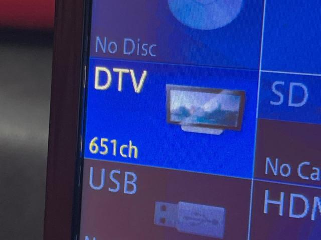 MINI ジョンクーパーワークス クロスオーバー カロッツェリア製HDDナビ バックカメラ フルセグTV CD/DVD再生 HIDヘッドランプ/オートライト 純正18インチAW オートエアコン ジョンクーパーワークスエンブレム入ステアリング ETC(6枚目)