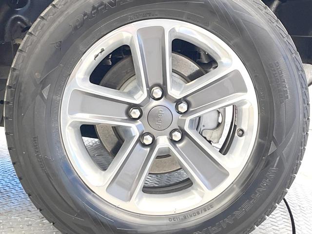 ジープ・ラングラーアンリミテッド サハラ　黒革シート　シートヒーター　純正ナビ　バック／サイド／フロントカメラ　アダプティブクルーズコントロール　ＡＬＰＩＮＥサウンド　ＬＥＤヘッドライト　ステアリングヒーター　純正１８インチアルミホイール（52枚目）