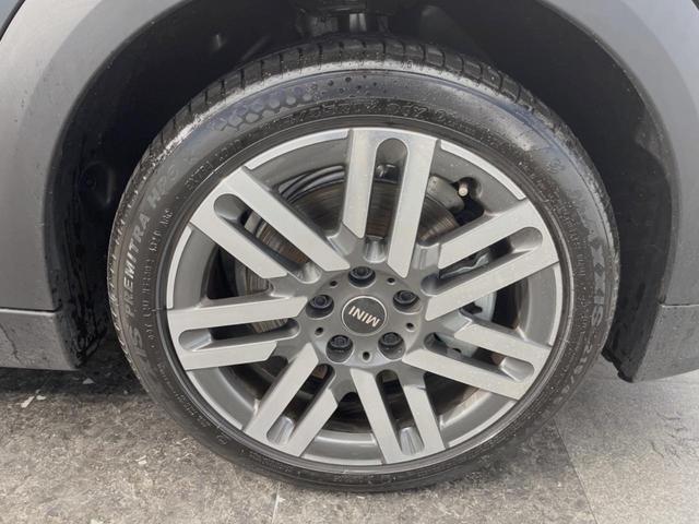 ＭＩＮＩ クーパーＳ　クラシック・トリム　５ドア　アクティブクルーズコントロール　純正ナビ　３６０°カメラ　レーンアシスト　ブラインドスポットアシスト　純正１７インチＡＷ　革シート　前席シートヒーター　ステアリングヒーター　ＬＥＤライト（32枚目）