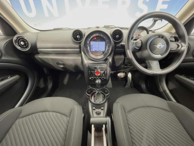 ＭＩＮＩ クーパーＳＤ　クロスオーバー　純正ナビ　バックカメラ　ＴＶ　Ｂｌｕｅｔｏｏｔｈ接続　ＣＤ／ＤＶＤ再生　純正１７インチＡＷ　ＨＩＤヘッドライト／ＬＥＤフォグランプ　ブラックファブリックシート　ミラー内蔵ＥＴＣ　禁煙車　ルーフレール（2枚目）