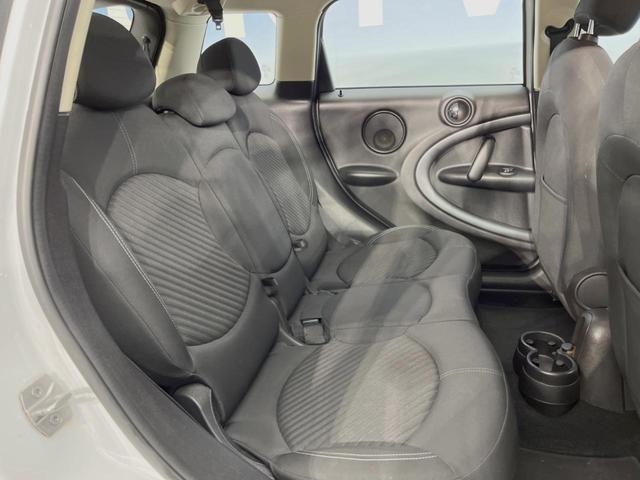 ＭＩＮＩ クーパーＳＤ　クロスオーバー　純正ナビ　バックカメラ　ＴＶ　Ｂｌｕｅｔｏｏｔｈ接続　ＣＤ／ＤＶＤ再生　純正１７インチＡＷ　ＨＩＤヘッドライト／ＬＥＤフォグランプ　ブラックファブリックシート　ミラー内蔵ＥＴＣ　禁煙車　ルーフレール（11枚目）