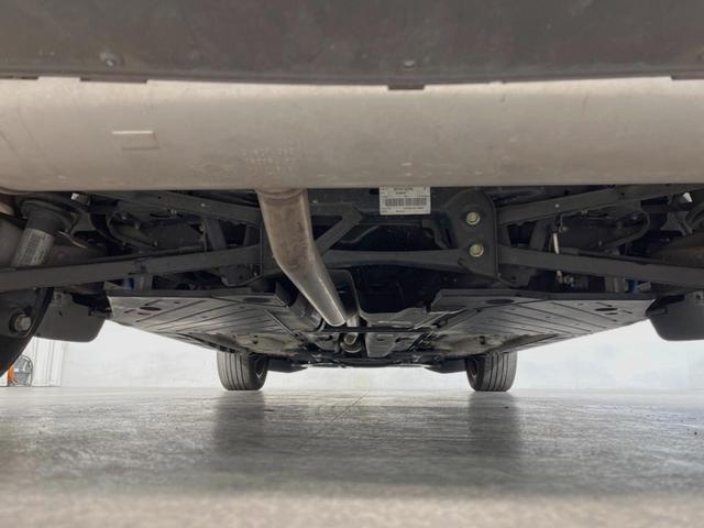 ＭＩＮＩ クーパーＳＤ　クロスオーバー　純正ナビ　バックカメラ　ＴＶ　Ｂｌｕｅｔｏｏｔｈ接続　ＣＤ／ＤＶＤ再生　純正１７インチＡＷ　ＨＩＤヘッドライト／ＬＥＤフォグランプ　ブラックファブリックシート　ミラー内蔵ＥＴＣ　禁煙車　ルーフレール（19枚目）