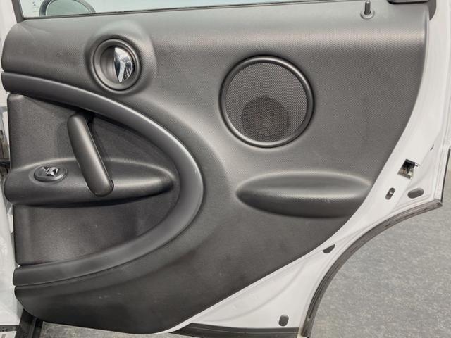 ＭＩＮＩ クーパーＳＤ　クロスオーバー　純正ナビ　バックカメラ　ＴＶ　Ｂｌｕｅｔｏｏｔｈ接続　ＣＤ／ＤＶＤ再生　純正１７インチＡＷ　ＨＩＤヘッドライト／ＬＥＤフォグランプ　ブラックファブリックシート　ミラー内蔵ＥＴＣ　禁煙車　ルーフレール（32枚目）