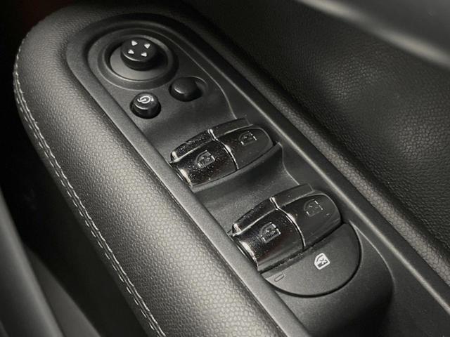 ＭＩＮＩ クーパーＳＤ　クロスオーバー　純正ナビ　バックカメラ　ＴＶ　Ｂｌｕｅｔｏｏｔｈ接続　ＣＤ／ＤＶＤ再生　純正１７インチＡＷ　ＨＩＤヘッドライト／ＬＥＤフォグランプ　ブラックファブリックシート　ミラー内蔵ＥＴＣ　禁煙車　ルーフレール（35枚目）