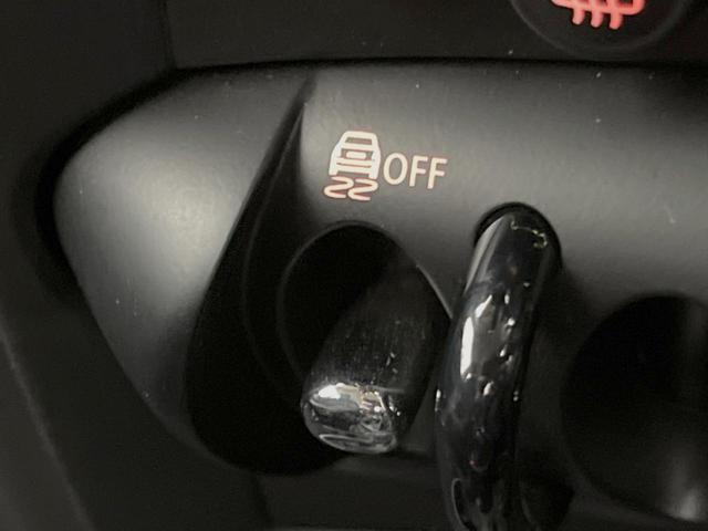 ＭＩＮＩ クーパーＳＤ　クロスオーバー　純正ナビ　バックカメラ　ＴＶ　Ｂｌｕｅｔｏｏｔｈ接続　ＣＤ／ＤＶＤ再生　純正１７インチＡＷ　ＨＩＤヘッドライト／ＬＥＤフォグランプ　ブラックファブリックシート　ミラー内蔵ＥＴＣ　禁煙車　ルーフレール（44枚目）