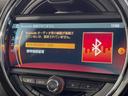 クーパーＤ　５ドア　ＬＥＤライト／カメラ・パーキングアシスト／ペッパーＰＫＧ　自動駐車システム　インテリジェントセーフティ　純正ナビ　バックカメラ　純正１５インチＡＷ　コンフォートアクセス　ＥＴＣ車載機　禁煙車（43枚目）
