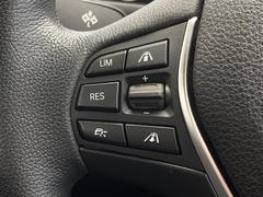 ●アクティブクルーズコントロール：前の車との車間距離を一定にとりつつ、一定速度で自動走行してくれる次世代のクルーズコントロール！主に高速道路や自動車専用道路で使用する便利な機能です！ 4