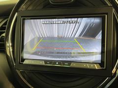 ●バックカメラ：便利な【バックカメラ】で安全確認もできます。駐車が苦手な方にもオススメな便利機能です。 5