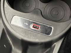 ●ＵＳＢ：お手持ちのミュージックプレーヤーを接続し、車内でお気に入りの音楽を気軽に楽しむことができます♪ 5