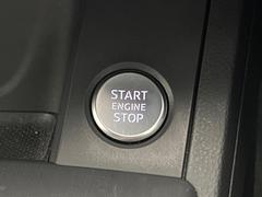 ●アドバンストキー（スマートエントリー機能）：キーを身につけるだけでドアを解錠できる機能。エンジン始動もボタンを押すだけです。 4