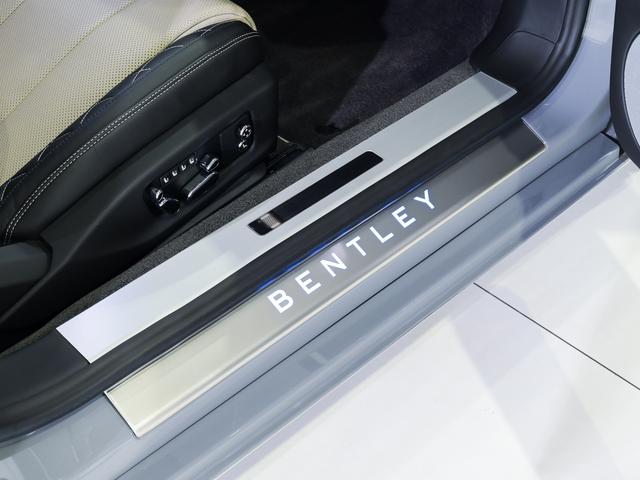 コンチネンタル ＧＴ　Ｖ８　ベントレー認定中古車　メーカー保証付　ベントレー　ケアプログラム　ベントレー　エマージェンシーアシスタンス　ＣＥＲＴＩＦＩＥＤ　ＢＹ　ＢＥＮＴＬＥＹ（11枚目）