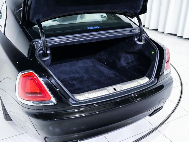 レイス ブラックバッジ スターライト・ヘッドライナー Rolls Royce 認定中古車 Provenance メーカー保証付 ロードサイド・アシスタンス(9枚目)
