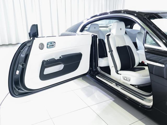 レイス ブラックバッジ スターライト・ヘッドライナー Rolls Royce 認定中古車 Provenance メーカー保証付 ロードサイド・アシスタンス(10枚目)