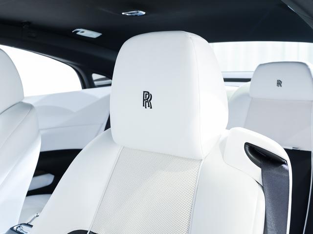 レイス ブラックバッジ スターライト・ヘッドライナー Rolls Royce 認定中古車 Provenance メーカー保証付 ロードサイド・アシスタンス(19枚目)