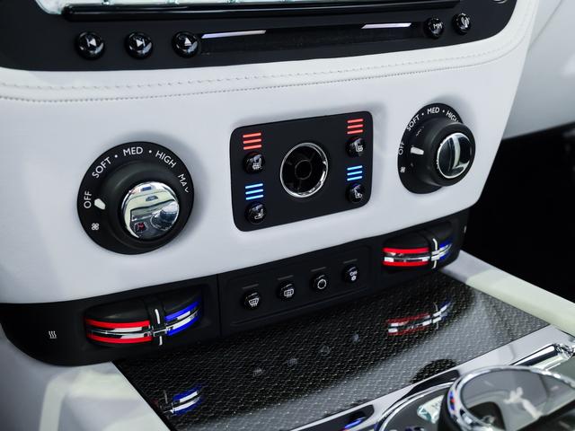 レイス ブラックバッジ スターライト・ヘッドライナー Rolls Royce 認定中古車 Provenance メーカー保証付 ロードサイド・アシスタンス(33枚目)