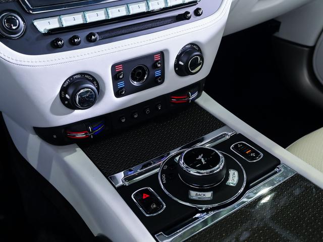 レイス ブラックバッジ スターライト・ヘッドライナー Rolls Royce 認定中古車 Provenance メーカー保証付 ロードサイド・アシスタンス(35枚目)