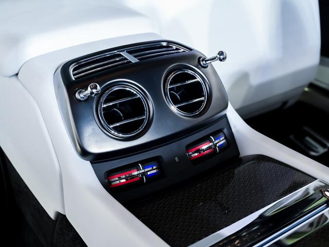 レイス ブラックバッジ スターライト・ヘッドライナー Rolls Royce 認定中古車 Provenance メーカー保証付 ロードサイド・アシスタンス(38枚目)