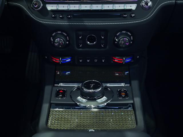 レイス ブラックバッジ スターライト・ヘッドライナー Rolls Royce 認定中古車 Provenance メーカー保証付 ロードサイド・アシスタンス(22枚目)