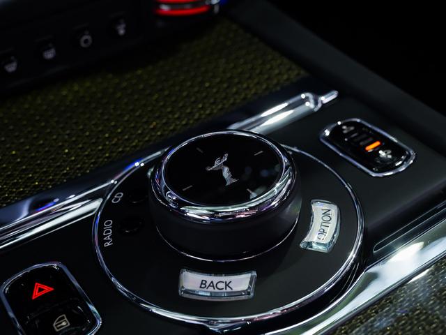 レイス ブラックバッジ スターライト・ヘッドライナー Rolls Royce 認定中古車 Provenance メーカー保証付 ロードサイド・アシスタンス(24枚目)