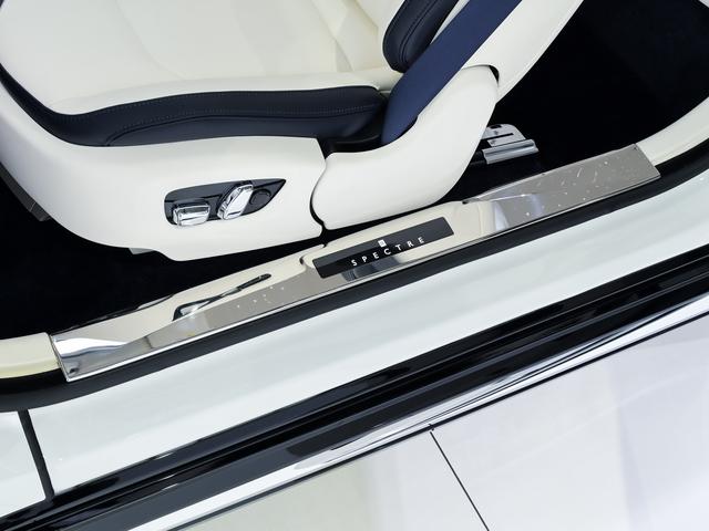 スペクター フェンダー・コーチライン Starlight Doors Rolls Royce 認定中古車 Provenance メーカー保証付 ロードサイド・アシスタンス(13枚目)