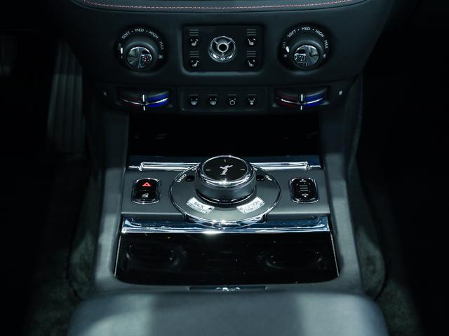 レイス 6.6 スターライトヘッドライナー/TVチューナー Rolls Royce 認定中古車 Provenance メーカー保証付 ロードサイド・アシスタンス(23枚目)