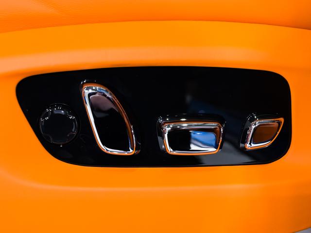 カリナン 6.75 4WD シューティングスターヘッドライナー Rolls Royce 認定中古車 Provenance メーカー保証付 ロードサイド・アシスタンス(16枚目)