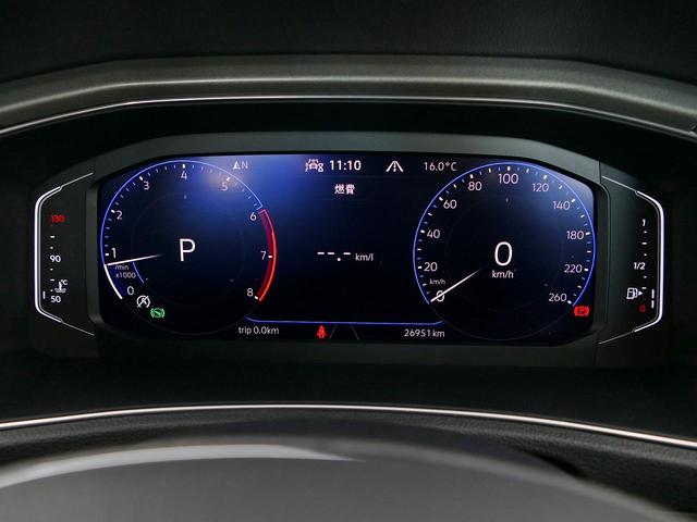 Ｔ－ロック ＴＳＩ　スタイルデザインパッケージ　メーカー直営認定中古車　１オーナ　禁煙車　ＬＥＤライト　スマートキースペア有　純正ナビ　ブルートゥース接続　カープレイアンドロイドオート対応　リアオートゲート　バックカメラ　アダプティブクルーズ（6枚目）