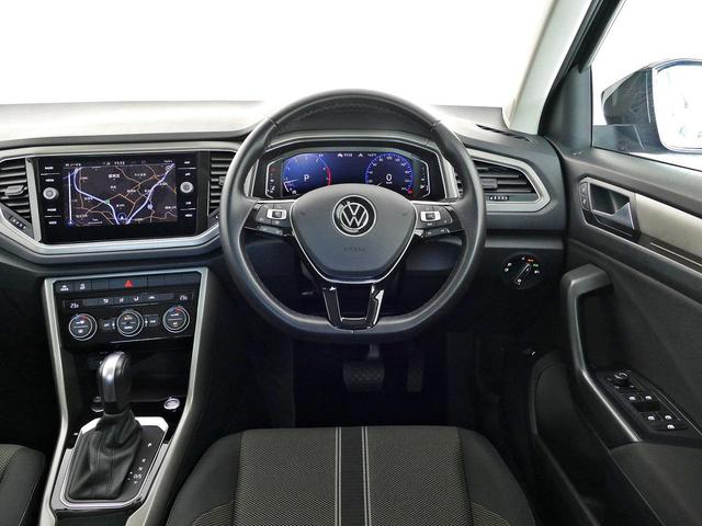 Ｔ－ロック ＴＳＩ　スタイルデザインパッケージ　メーカー直営認定中古車　１オーナ　禁煙車　ＬＥＤライト　スマートキースペア有　純正ナビ　ブルートゥース接続　カープレイアンドロイドオート対応　リアオートゲート　バックカメラ　アダプティブクルーズ（13枚目）