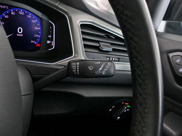 Ｔ－ロック ＴＳＩ　スタイルデザインパッケージ　メーカー直営認定中古車　１オーナ　禁煙車　ＬＥＤライト　スマートキースペア有　純正ナビ　ブルートゥース接続　カープレイアンドロイドオート対応　リアオートゲート　バックカメラ　アダプティブクルーズ（17枚目）