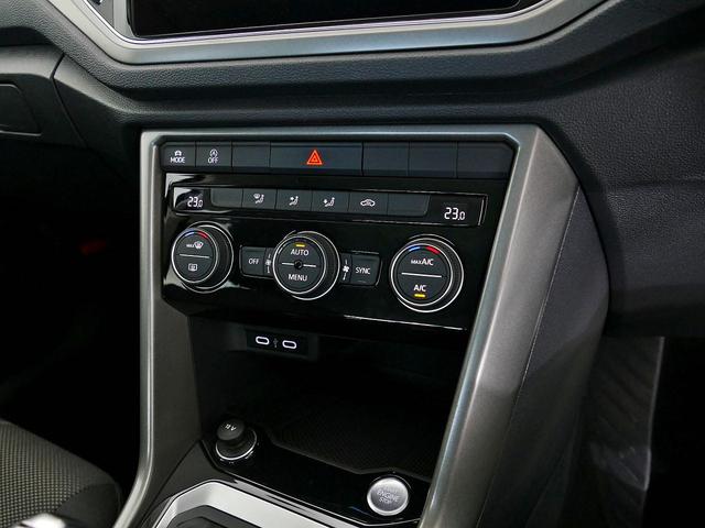 Ｔ－ロック ＴＳＩ　スタイルデザインパッケージ　メーカー直営認定中古車　１オーナ　禁煙車　ＬＥＤライト　スマートキースペア有　純正ナビ　ブルートゥース接続　カープレイアンドロイドオート対応　リアオートゲート　バックカメラ　アダプティブクルーズ（18枚目）