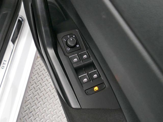 ポロＧＴＩ ベースグレード　メーカー直営認定中古車　１オーナ　禁煙車　純正ナビ　デジタルコックピット　ブルートゥース接続カープレイアンドロイドオート対応　スマートキースペア有　ＬＥＤライト（24枚目）