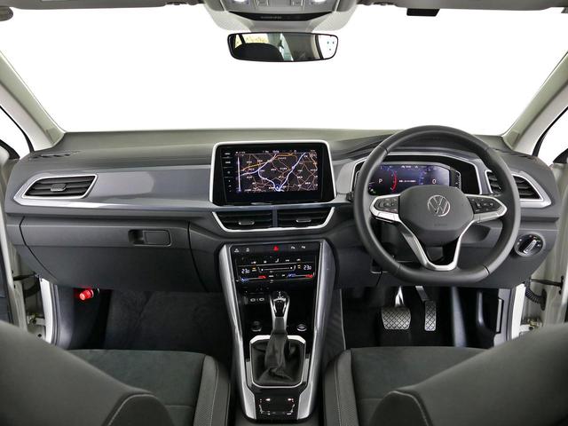 Ｔ－ロック ＴＳＩ　スタイル　メーカー直営認定中古車　１オーナ　ＬＥＤライト　純正ナビ　ブルートゥース通信　カープレイアンドロイドオート対応　スマートキースペア有　前車追従アダプティブクルーズ　ＥＴＣバックカメラ　リヤオートゲート（4枚目）