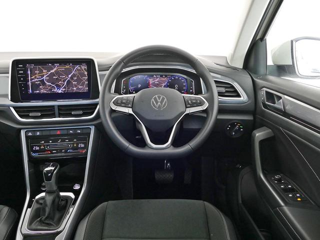 Ｔ－ロック ＴＳＩ　スタイル　メーカー直営認定中古車　１オーナ　ＬＥＤライト　純正ナビ　ブルートゥース通信　カープレイアンドロイドオート対応　スマートキースペア有　前車追従アダプティブクルーズ　ＥＴＣバックカメラ　リヤオートゲート（16枚目）