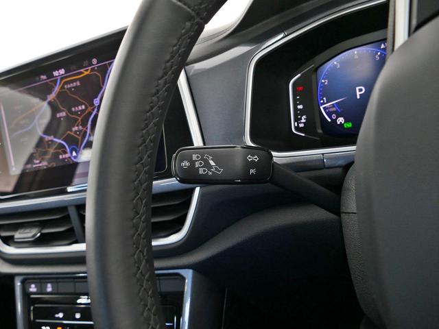 Ｔ－ロック ＴＳＩ　スタイル　メーカー直営認定中古車　１オーナ　ＬＥＤライト　純正ナビ　ブルートゥース通信　カープレイアンドロイドオート対応　スマートキースペア有　前車追従アダプティブクルーズ　ＥＴＣバックカメラ　リヤオートゲート（19枚目）