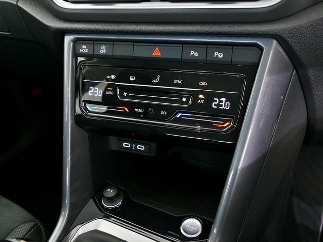 Ｔ－ロック ＴＳＩ　スタイル　メーカー直営認定中古車　１オーナ　ＬＥＤライト　純正ナビ　ブルートゥース通信　カープレイアンドロイドオート対応　スマートキースペア有　前車追従アダプティブクルーズ　ＥＴＣバックカメラ　リヤオートゲート（21枚目）