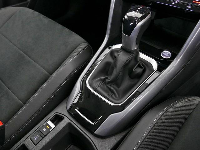 Ｔ－ロック ＴＳＩ　スタイル　メーカー直営認定中古車　１オーナ　ＬＥＤライト　純正ナビ　ブルートゥース通信　カープレイアンドロイドオート対応　スマートキースペア有　前車追従アダプティブクルーズ　ＥＴＣバックカメラ　リヤオートゲート（22枚目）