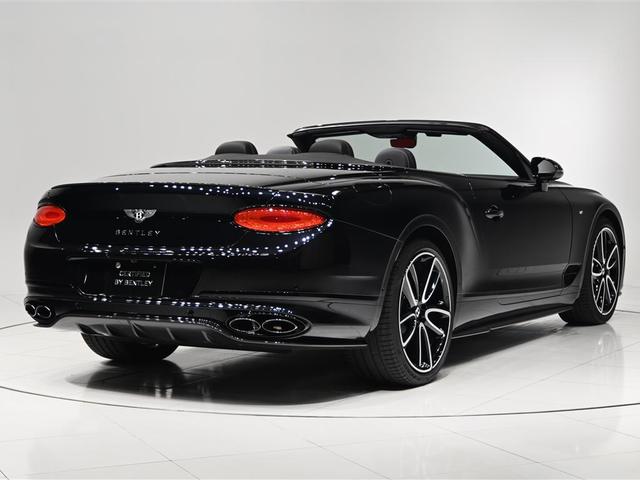 コンチネンタル 　ＧＴ　Ｖ８　Ｃｏｎｖｅｒｔｉｂｌｅ　コントラストステッチ　３本スポークシングルトーンステアリングヒーター　Ｃｏｎｔｉｎｅｎｔａｌブラックラインスペック　ツーリングスペック（7枚目）