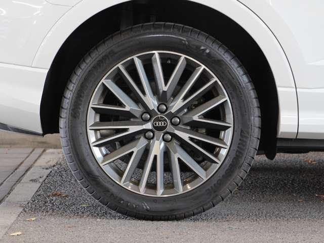 Ｑ３ ３５ＴＦＳＩ　Ｓライン　ブラックレザー　スマホインターフェイス　衝突被害軽減ブレーキ　アダプティブクルーズコントロール　レーンキープアシスト　障害物センサー　Ｂカメラ　横滑り防止装置　ヒルディセントコントロール　認定中古車（10枚目）