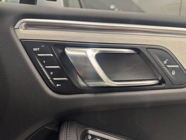 マカン マカン スポーツクロノパッケージ ・PASM・パワーステアリングプラス・19インチMacanSportホイール・シートヒーター・ポルシェエントリー&ドライブ・スポーツデザインドアミラー・14wayパワーシート(34枚目)